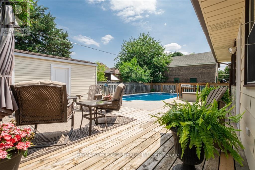 75 Park Avenue, Brantford, Ontario  N3S 5H4 - Photo 4 - X12458036