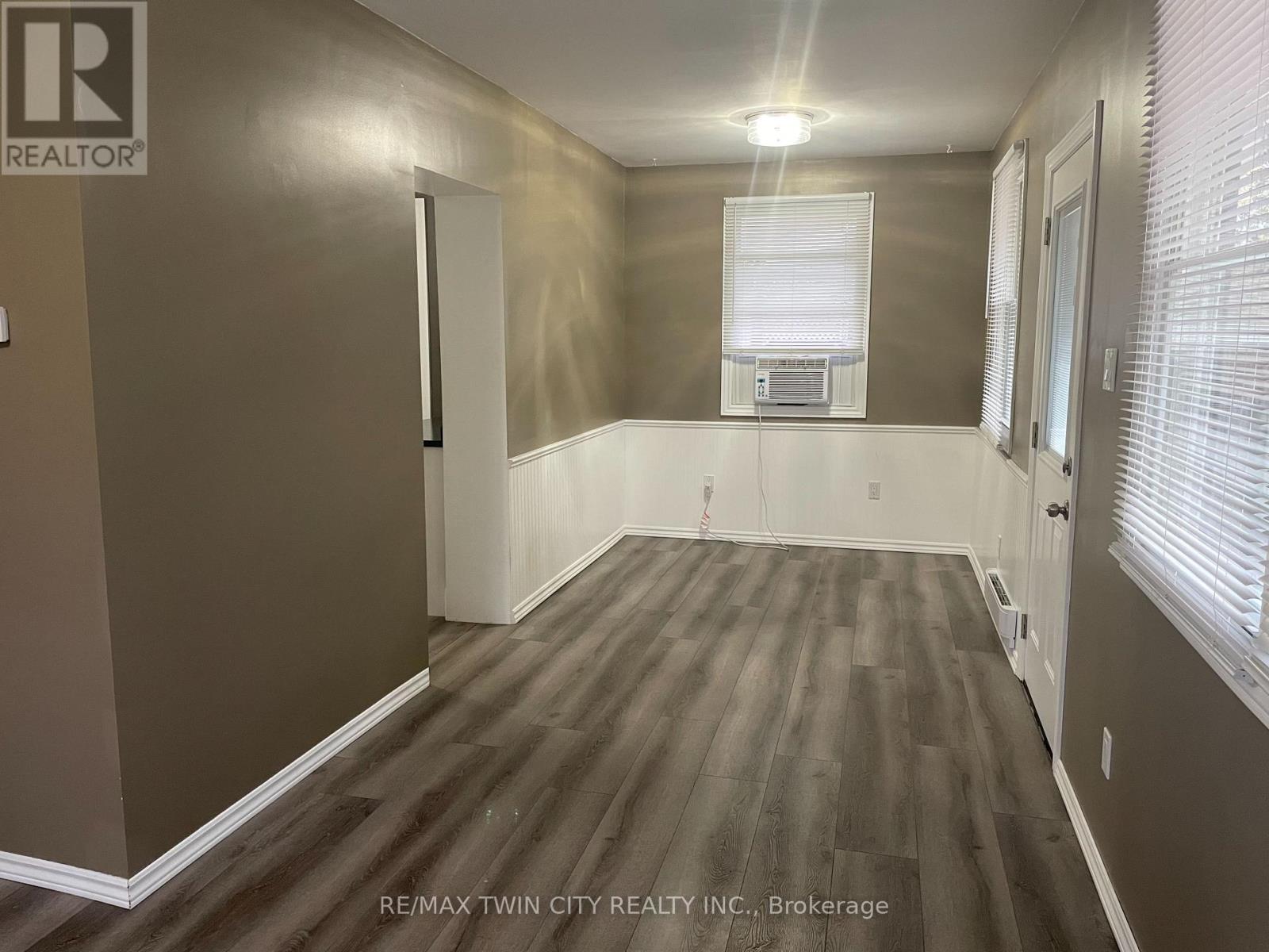 75 Park Avenue, Brantford, Ontario  N3S 5H4 - Photo 9 - X12458036