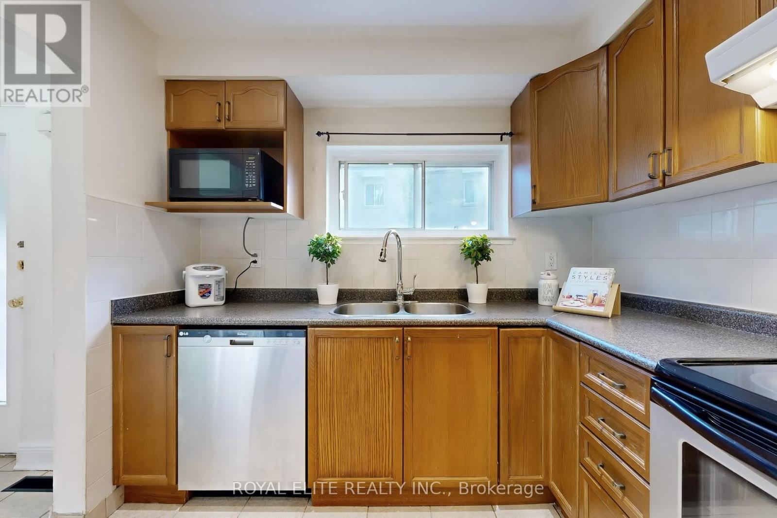 151 - 9 Esterbrooke Avenue, Toronto, Ontario  M2J 2C5 - Photo 18 - C12457347