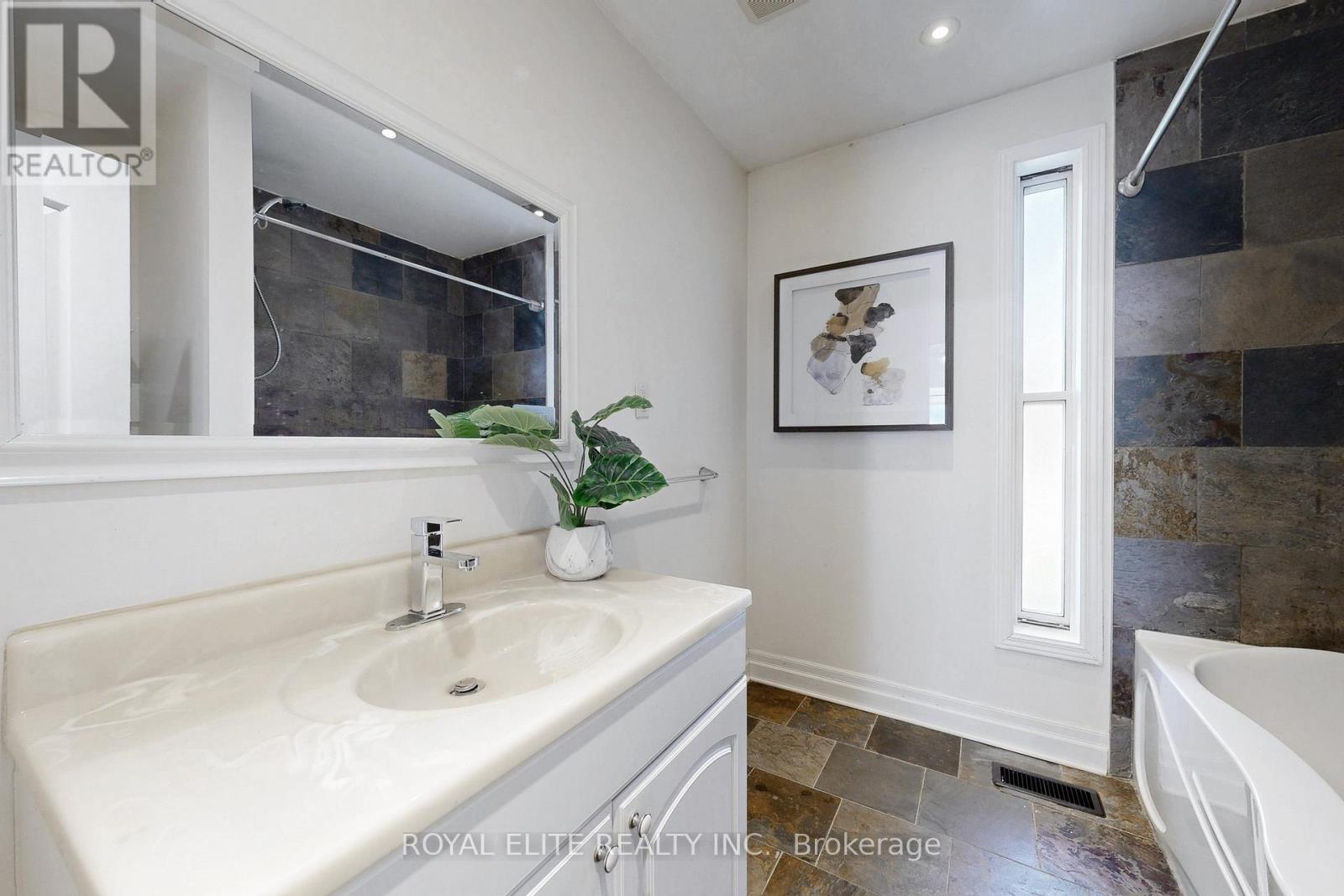 151 - 9 Esterbrooke Avenue, Toronto, Ontario  M2J 2C5 - Photo 34 - C12457347