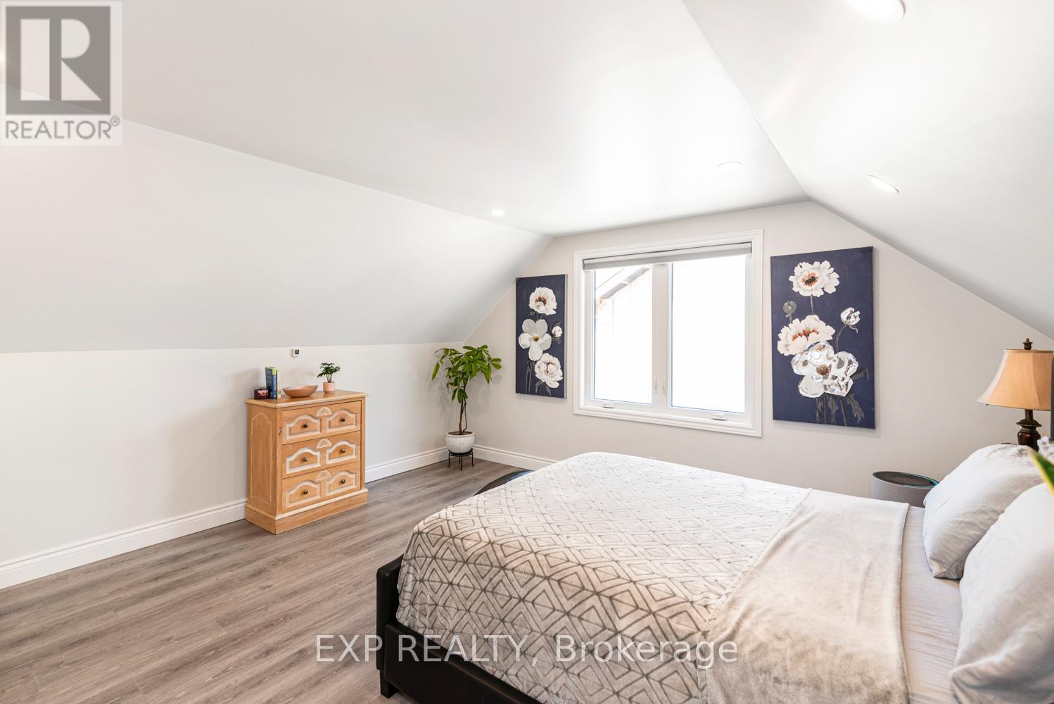 2055 Churchill Avenue, Burlington, Ontario  L7R 3T8 - Photo 16 - W12458039