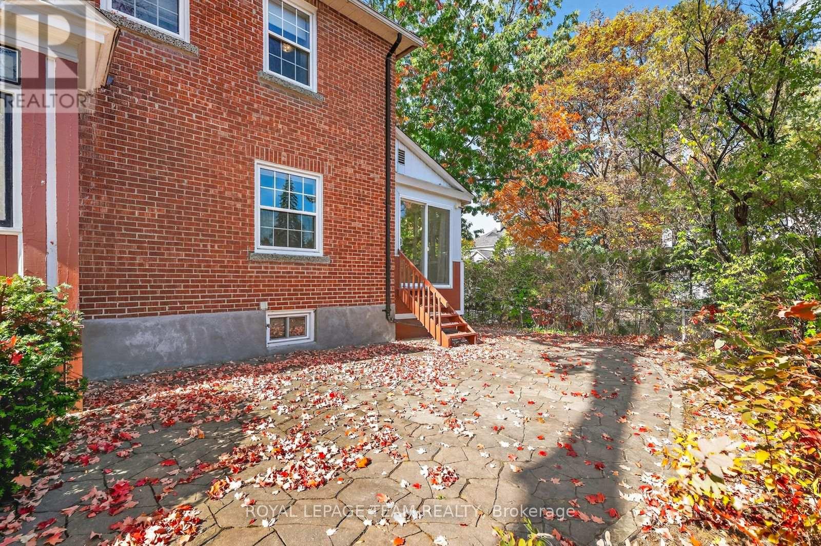 100 Maple Lane, Ottawa, Ontario  K1M 1H5 - Photo 12 - X12458049