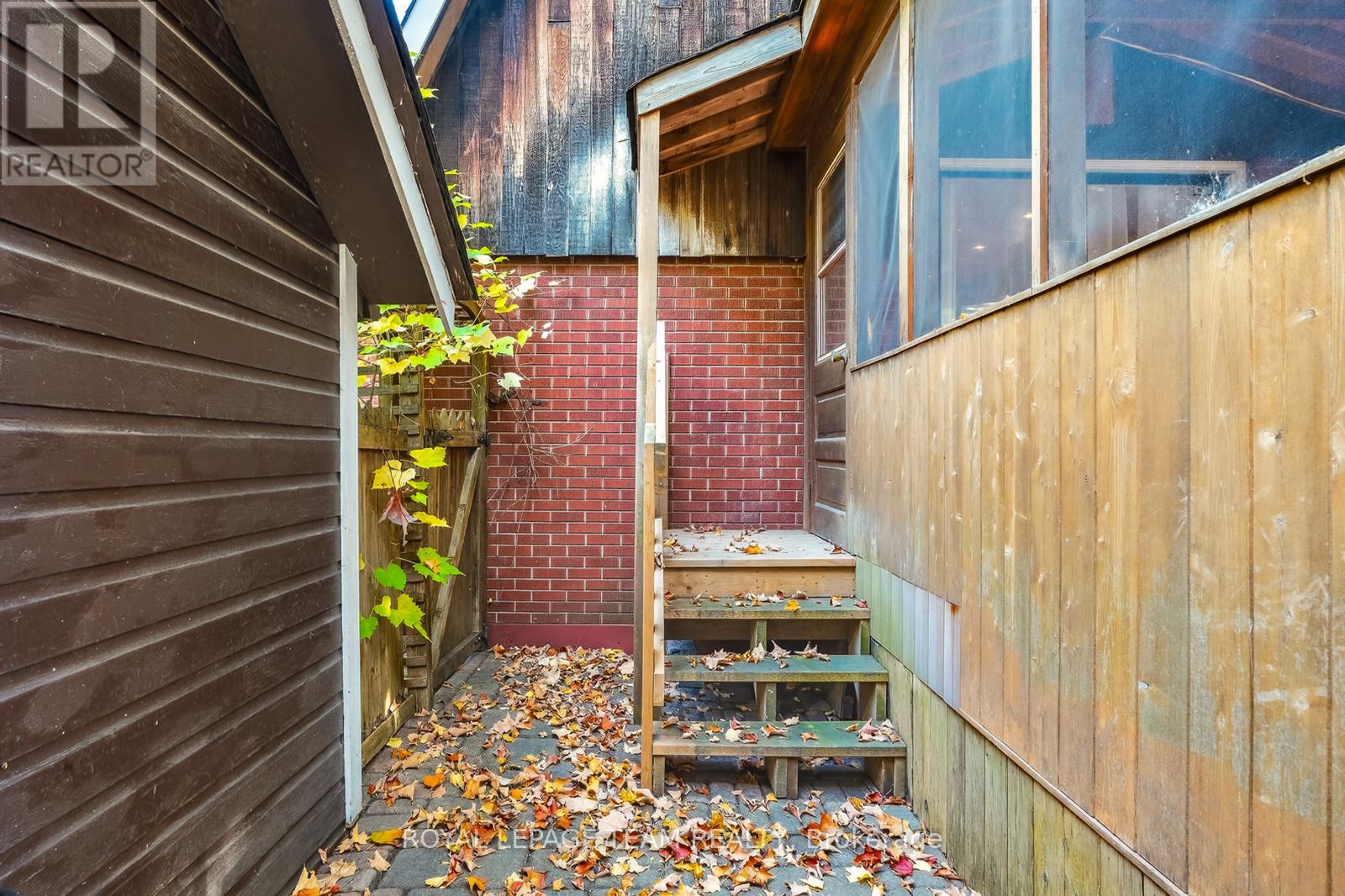 100 Maple Lane, Ottawa, Ontario  K1M 1H5 - Photo 13 - X12458049