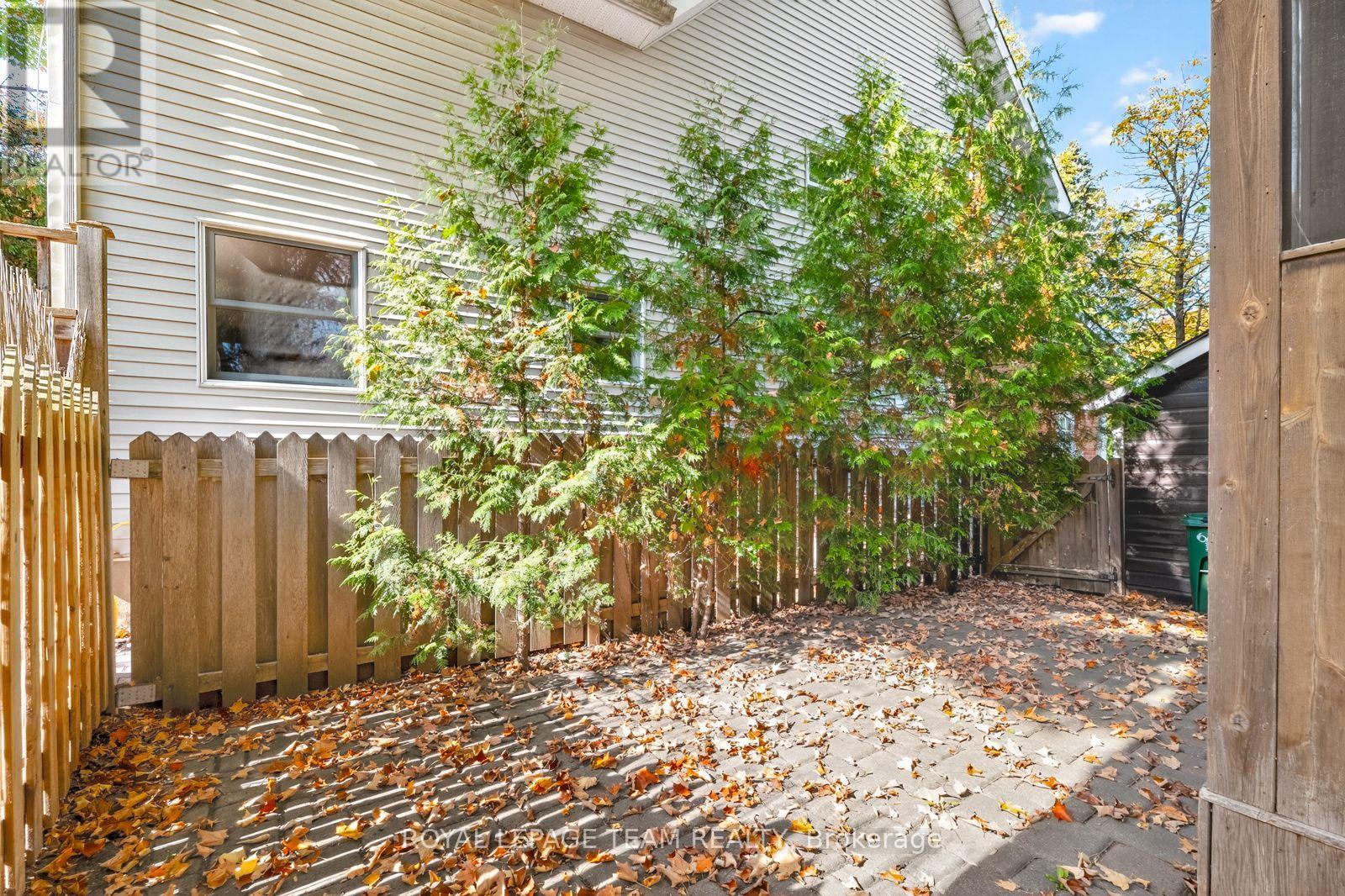 100 Maple Lane, Ottawa, Ontario  K1M 1H5 - Photo 17 - X12458049