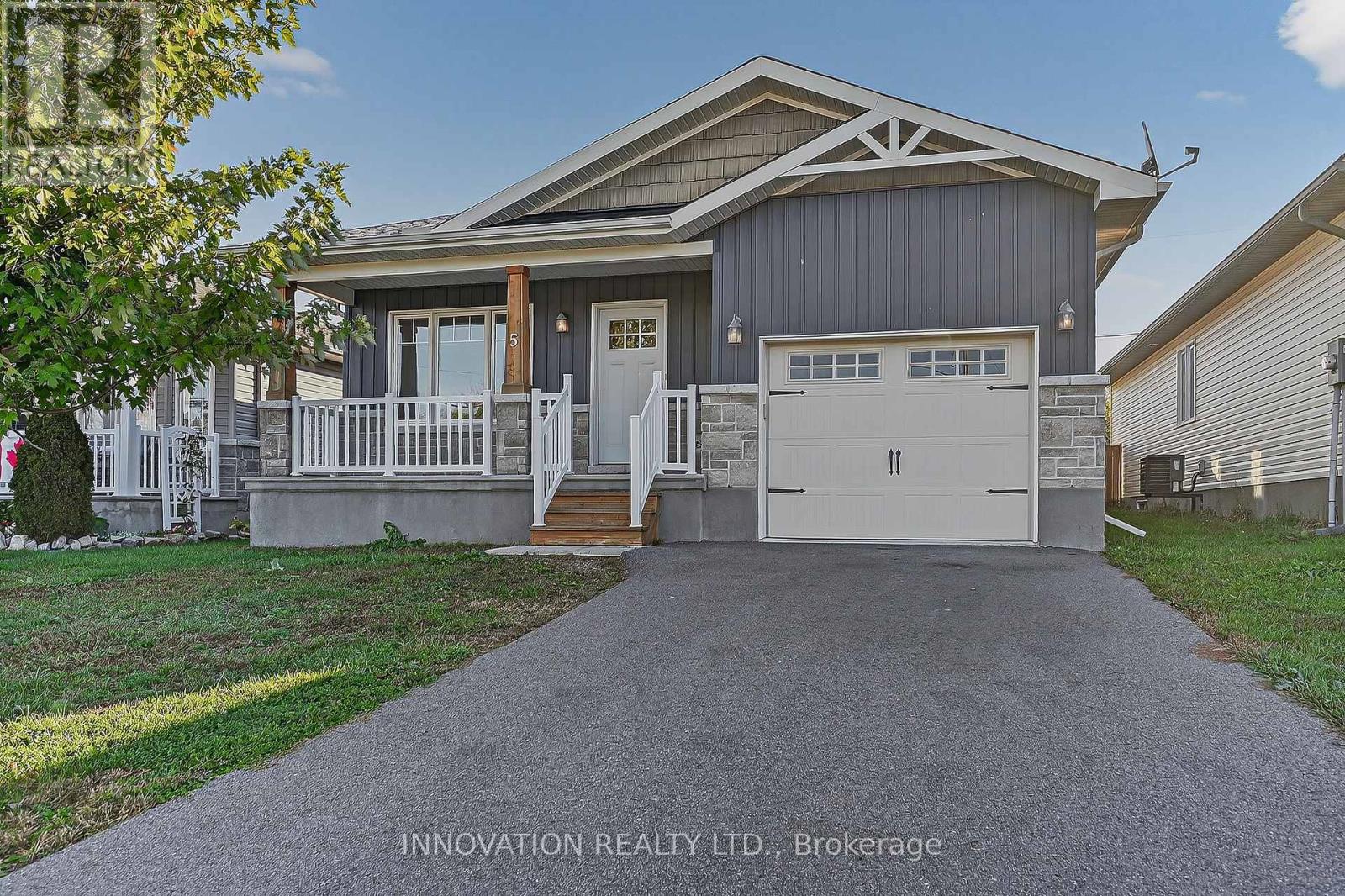 5 Lee Avenue, Smiths Falls, Ontario  K7A 0A2 - Photo 1 - X12458050