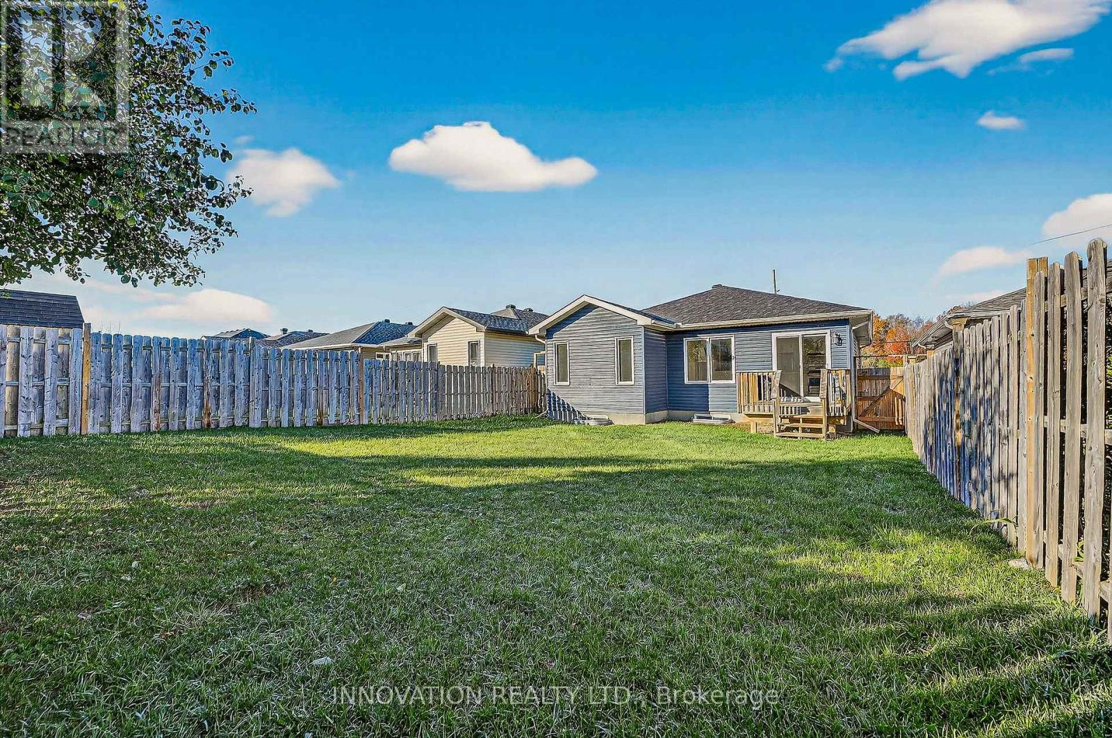 5 Lee Avenue, Smiths Falls, Ontario  K7A 0A2 - Photo 3 - X12458050