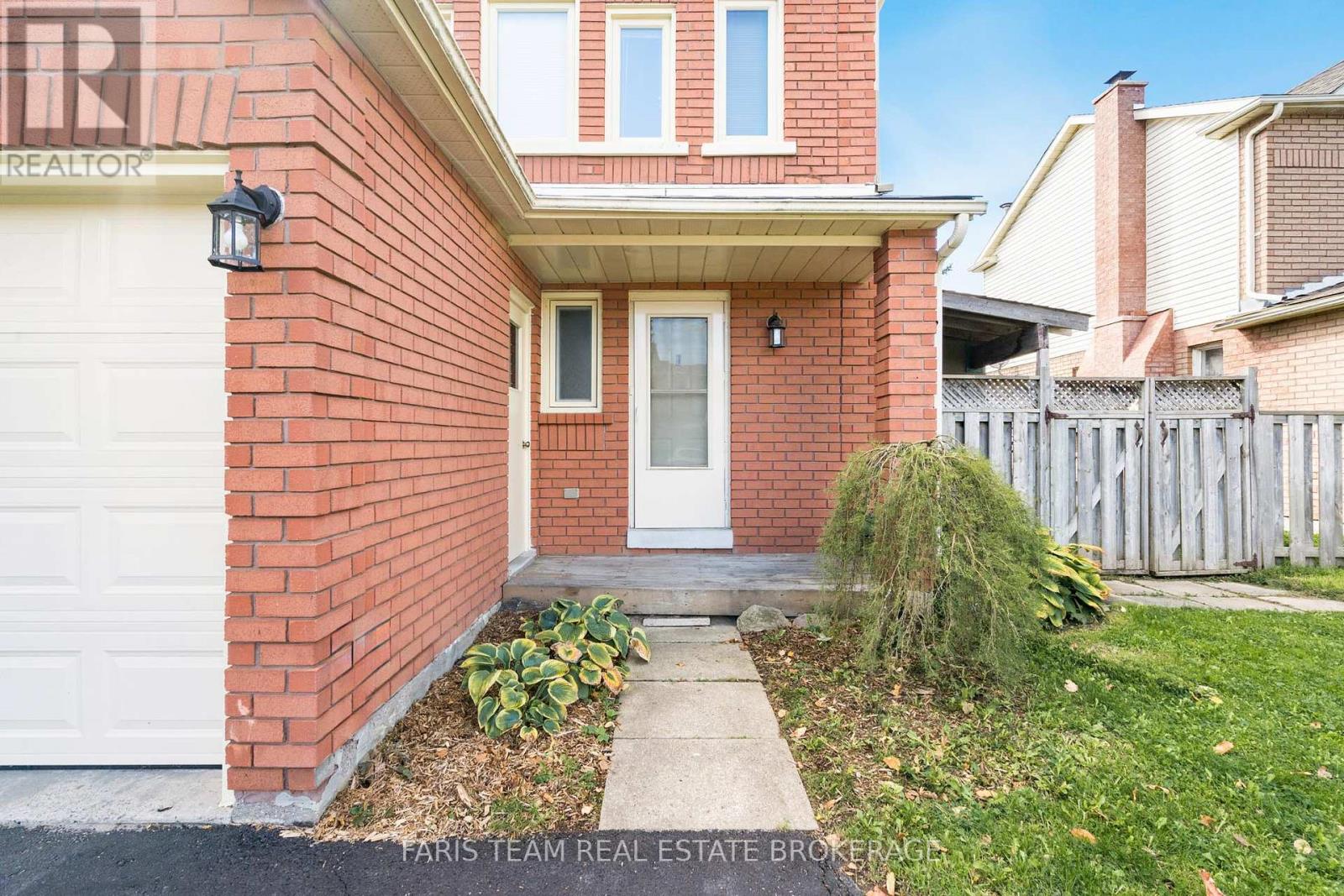 230 Kozlov Street, Barrie, Ontario  L4N 7H6 - Photo 4 - S12454027