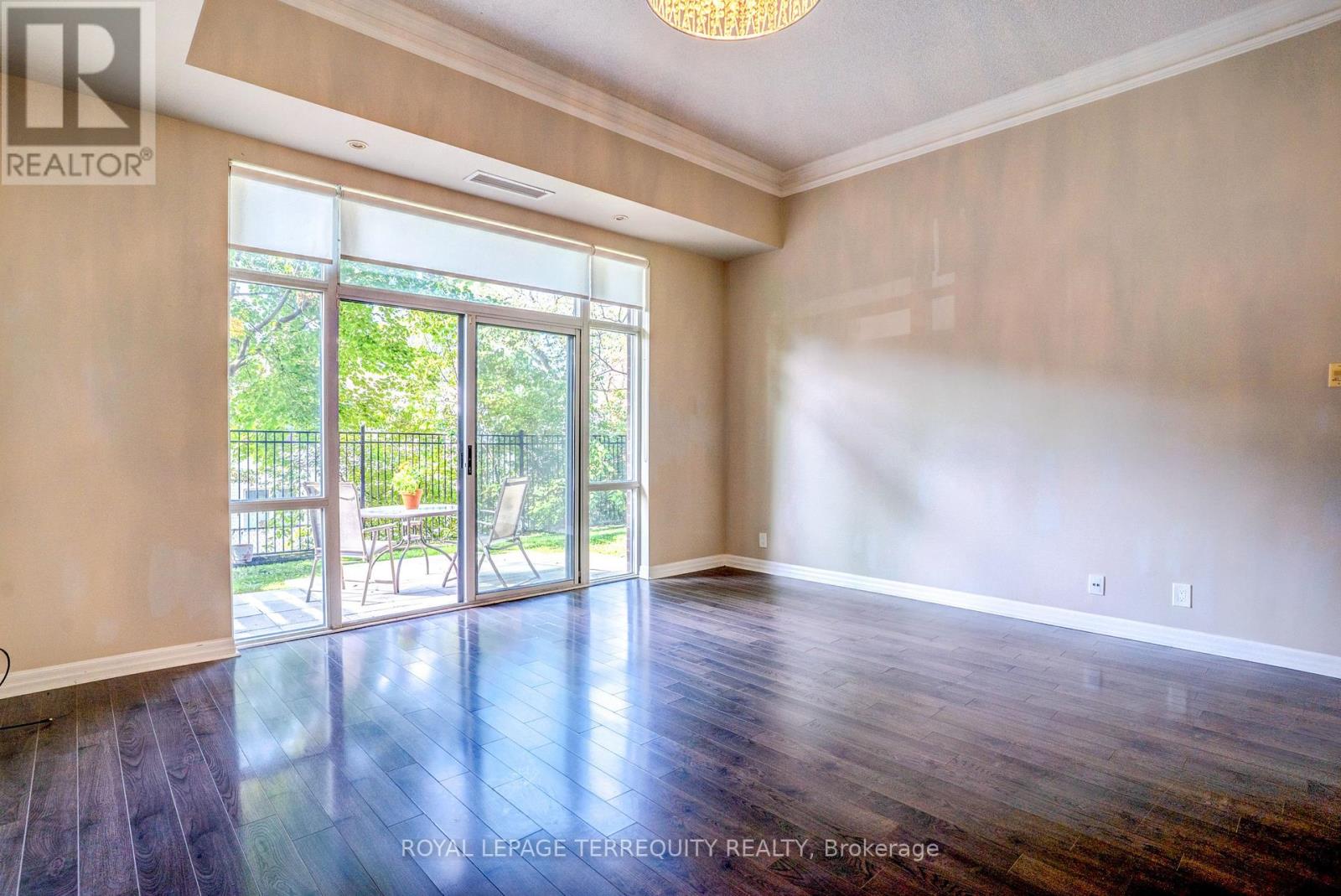 101 - 70 Port Street, Mississauga, Ontario  L5G 1E8 - Photo 4 - W12457063