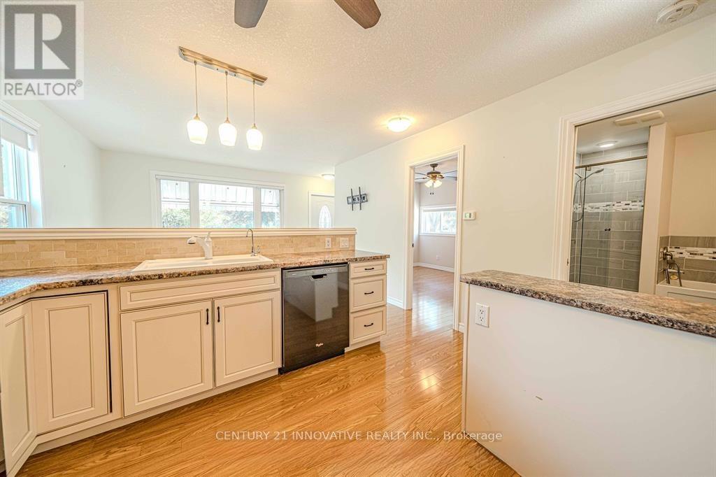 70 St Clair Avenue, Kitchener, Ontario  N2M 3Z4 - Photo 12 - X12458052