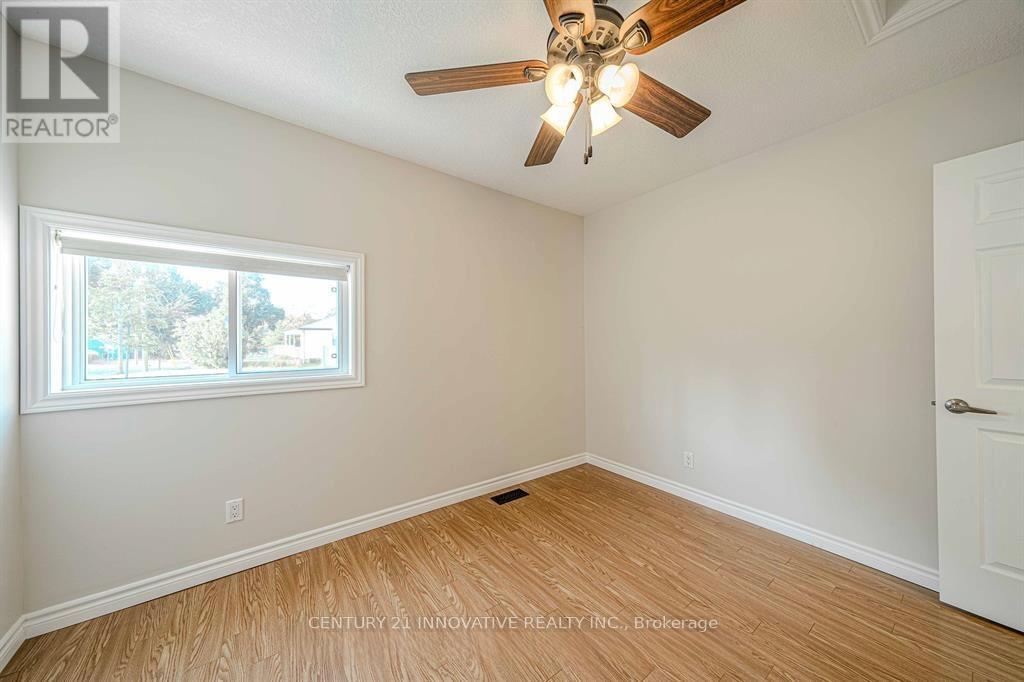 70 St Clair Avenue, Kitchener, Ontario  N2M 3Z4 - Photo 14 - X12458052
