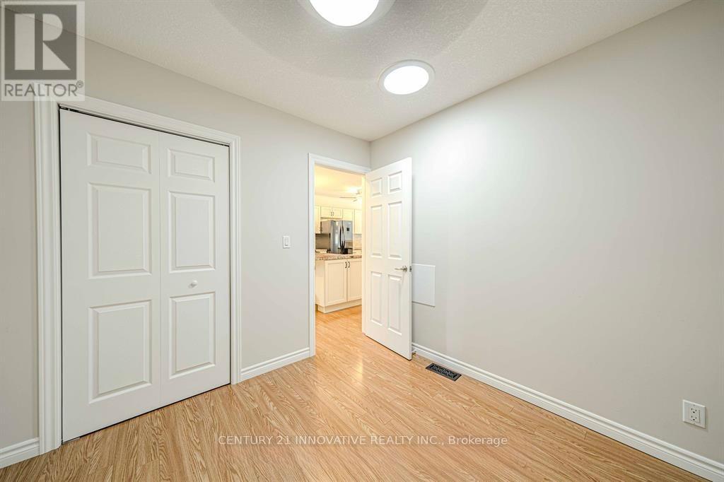 70 St Clair Avenue, Kitchener, Ontario  N2M 3Z4 - Photo 18 - X12458052