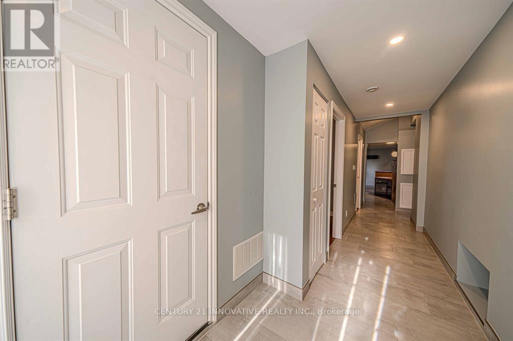 70 St Clair Avenue, Kitchener, Ontario  N2M 3Z4 - Photo 22 - X12458052