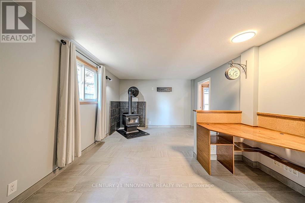 70 St Clair Avenue, Kitchener, Ontario  N2M 3Z4 - Photo 24 - X12458052