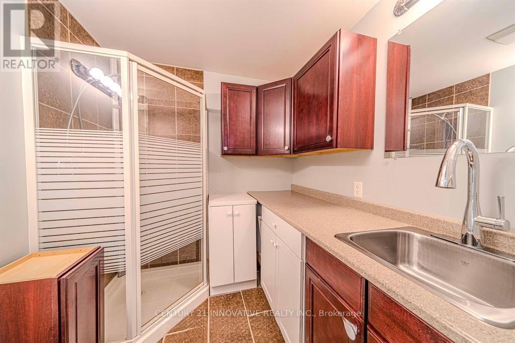 70 St Clair Avenue, Kitchener, Ontario  N2M 3Z4 - Photo 28 - X12458052