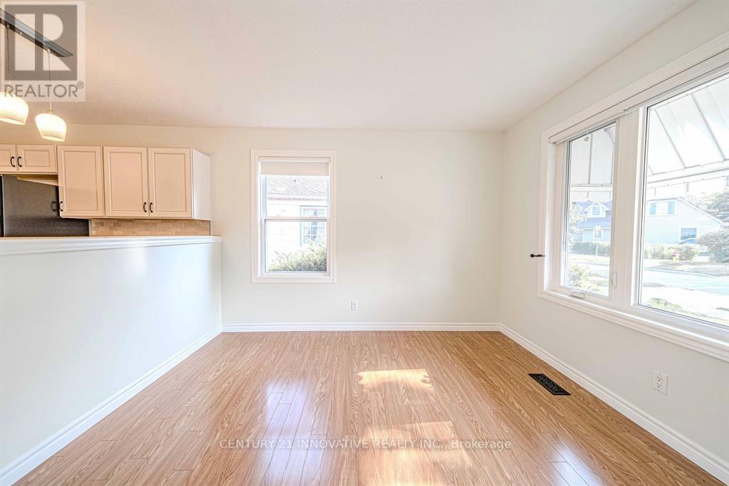 70 St Clair Avenue, Kitchener, Ontario  N2M 3Z4 - Photo 3 - X12458052