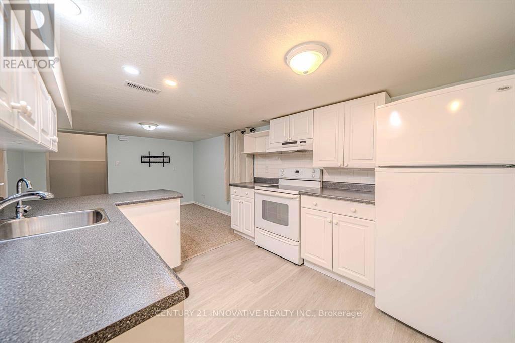 70 St Clair Avenue, Kitchener, Ontario  N2M 3Z4 - Photo 30 - X12458052