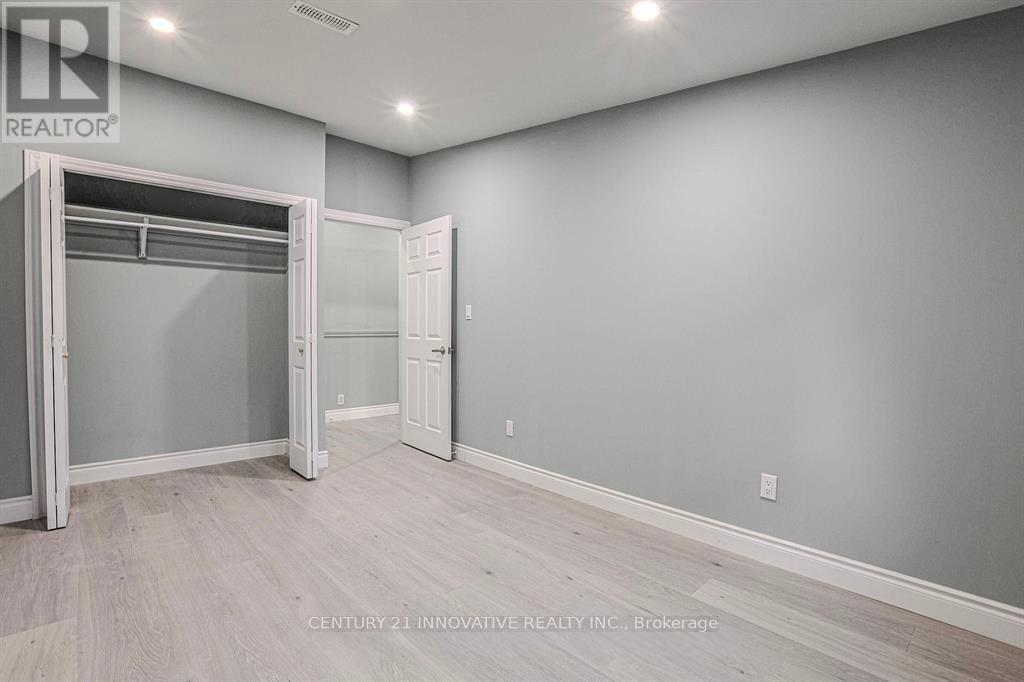 70 St Clair Avenue, Kitchener, Ontario  N2M 3Z4 - Photo 35 - X12458052