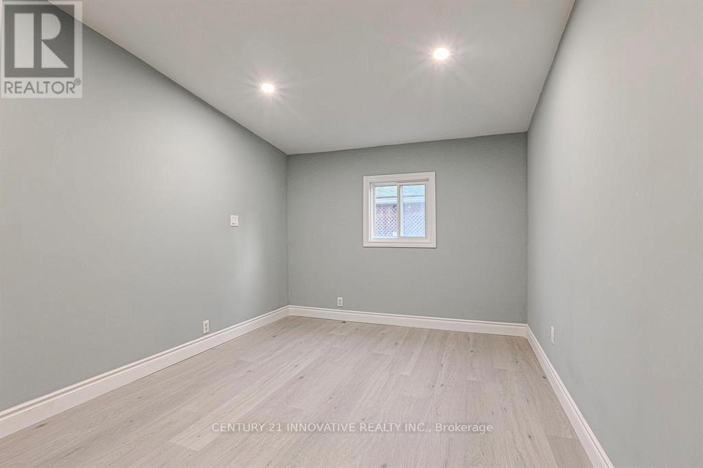 70 St Clair Avenue, Kitchener, Ontario  N2M 3Z4 - Photo 36 - X12458052