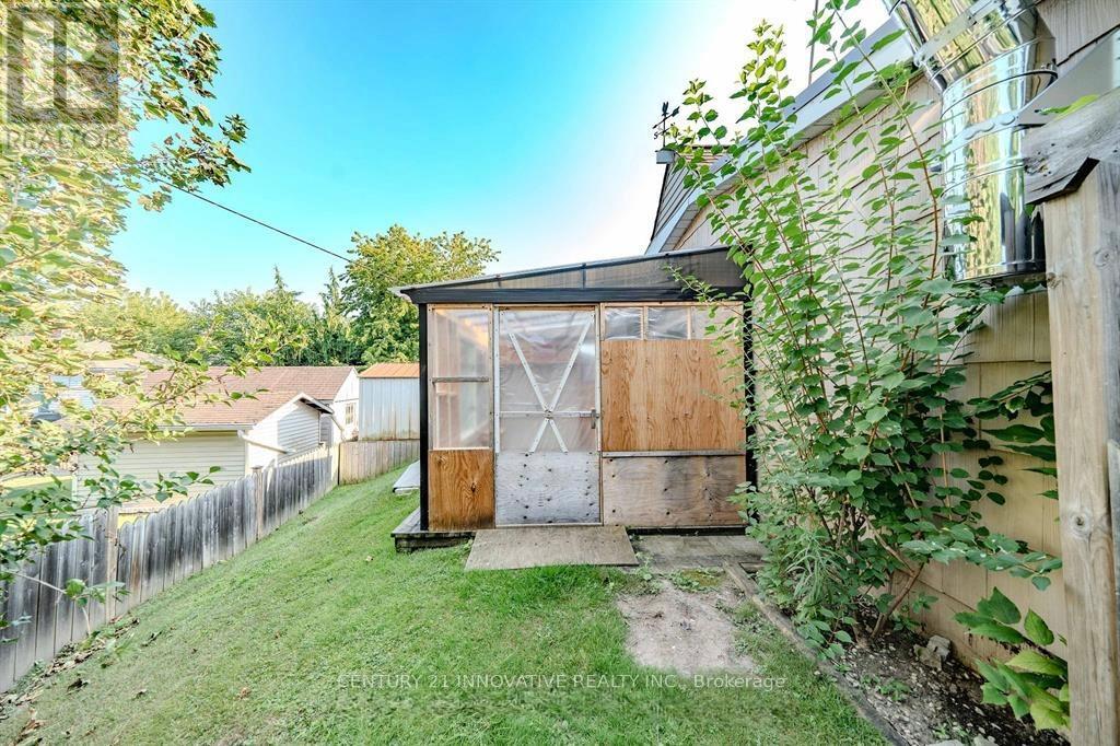 70 St Clair Avenue, Kitchener, Ontario  N2M 3Z4 - Photo 37 - X12458052