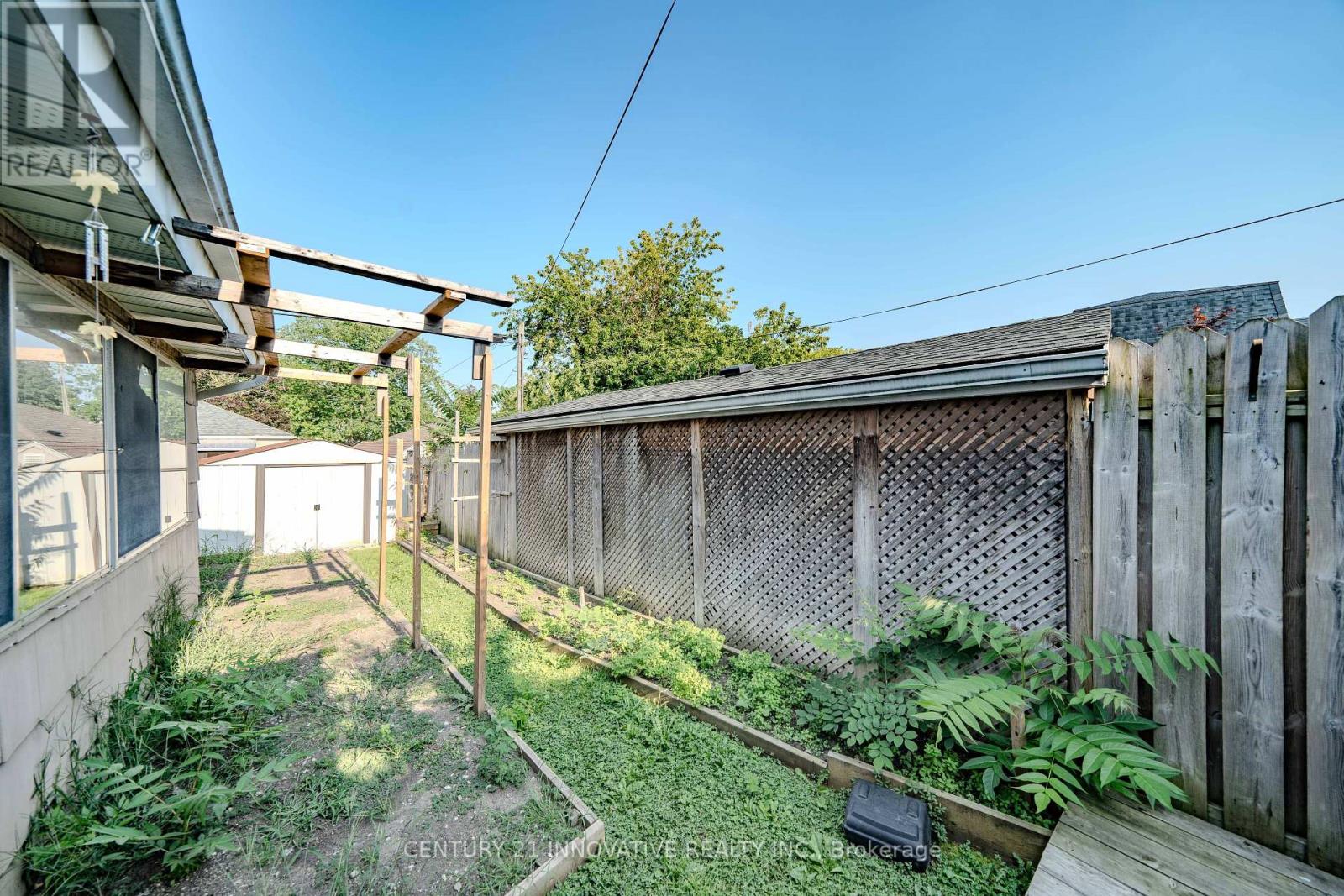 70 St Clair Avenue, Kitchener, Ontario  N2M 3Z4 - Photo 38 - X12458052