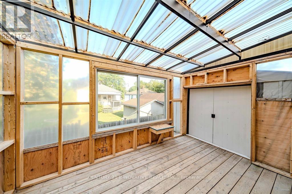 70 St Clair Avenue, Kitchener, Ontario  N2M 3Z4 - Photo 39 - X12458052