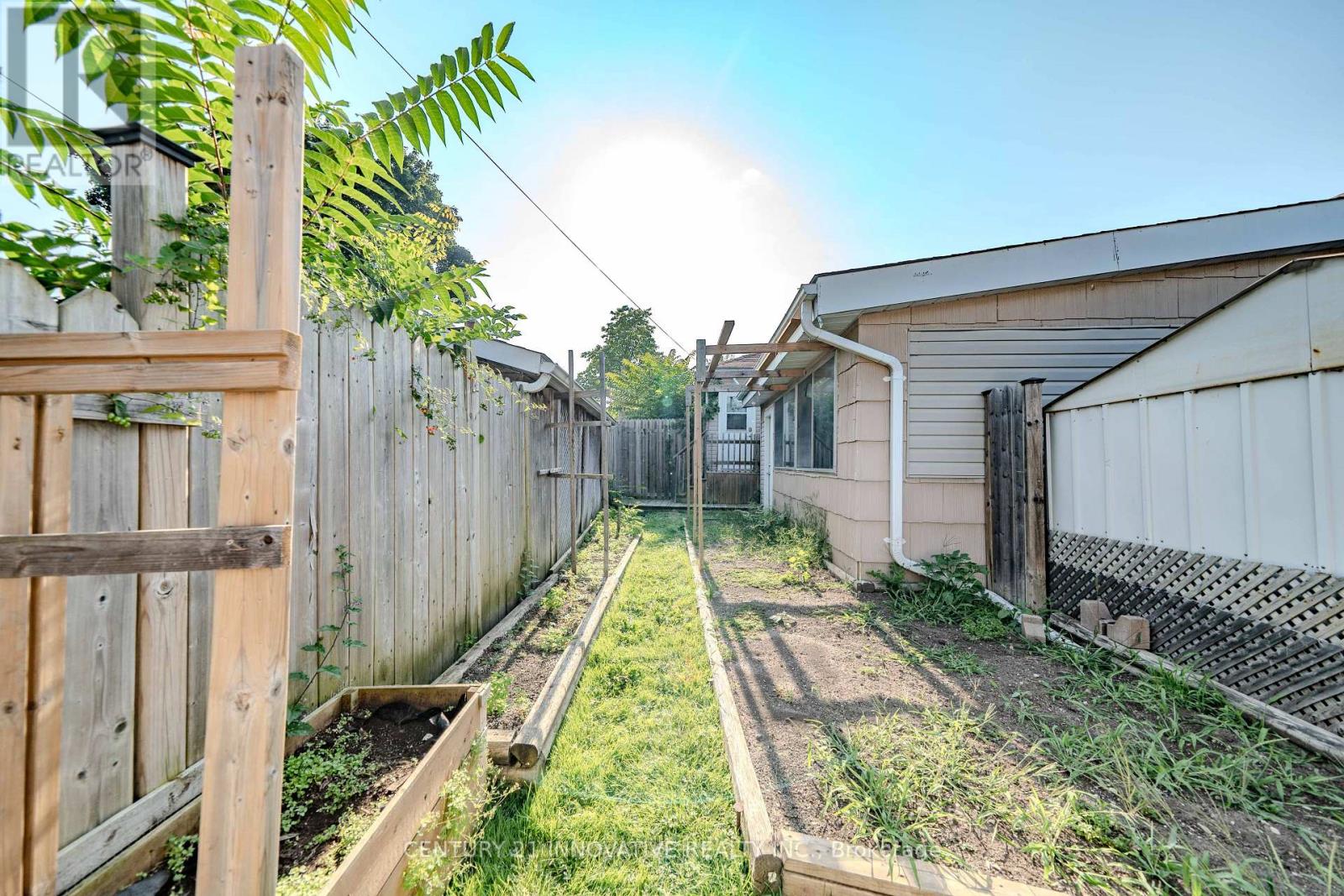 70 St Clair Avenue, Kitchener, Ontario  N2M 3Z4 - Photo 40 - X12458052
