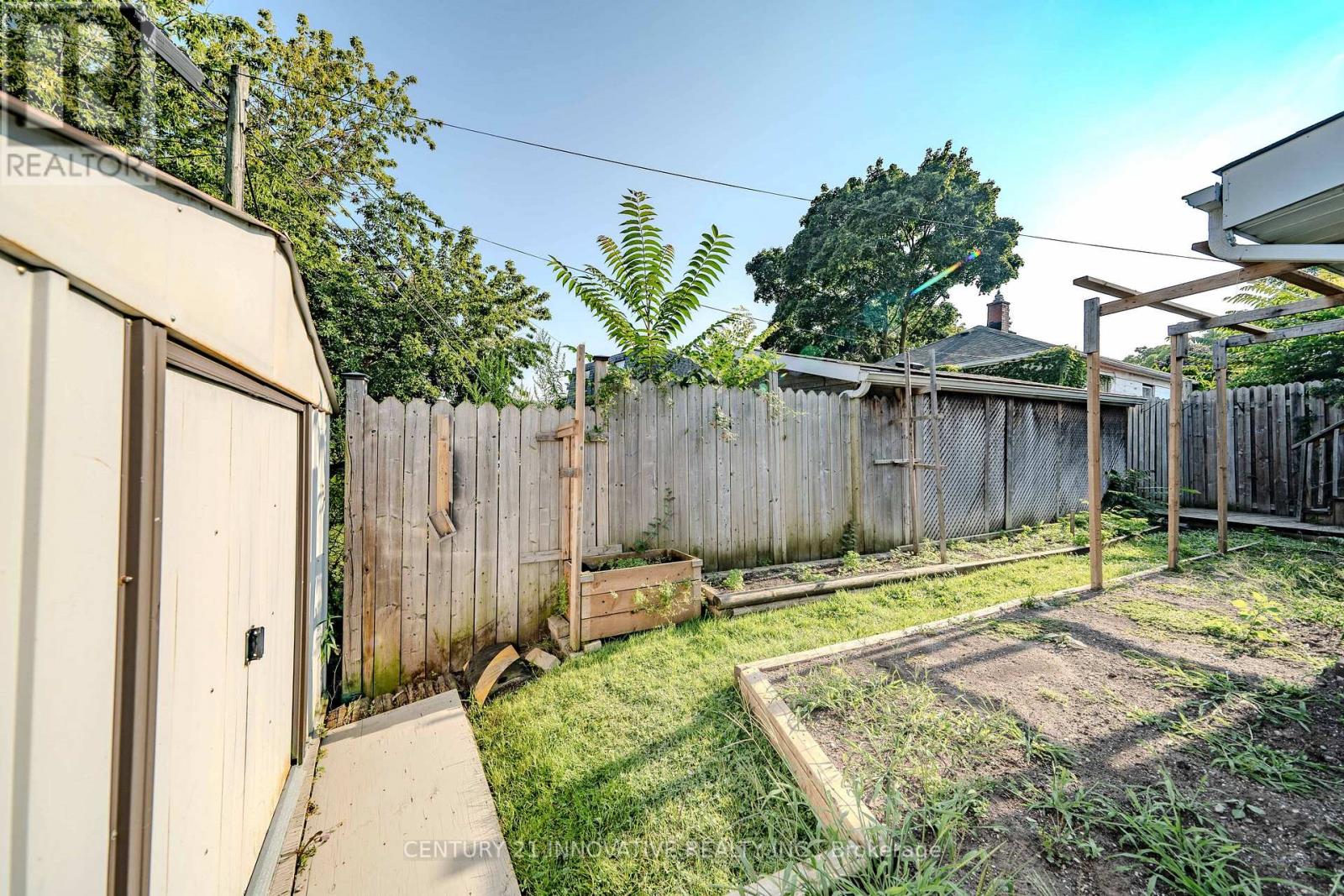 70 St Clair Avenue, Kitchener, Ontario  N2M 3Z4 - Photo 42 - X12458052