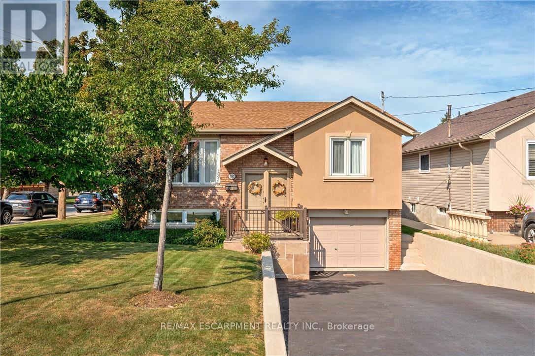 302 Highridge Avenue, Hamilton, Ontario  L8E 3W3 - Photo 3 - X12397264