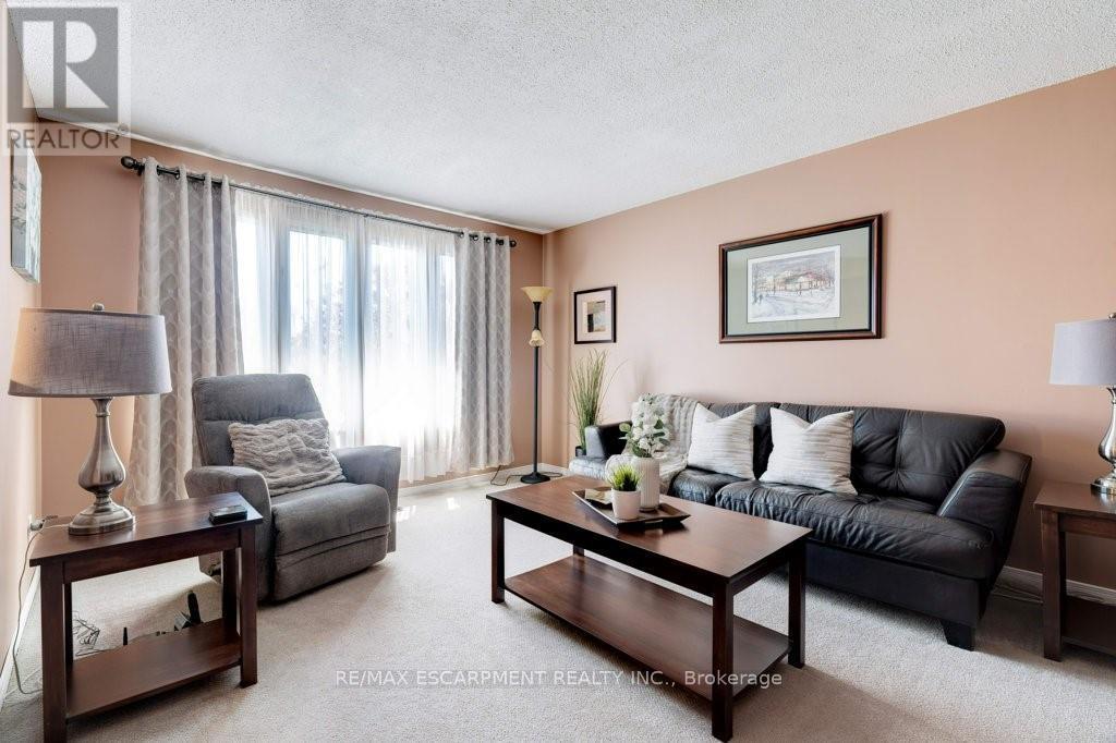 302 Highridge Avenue, Hamilton, Ontario  L8E 3W3 - Photo 5 - X12397264