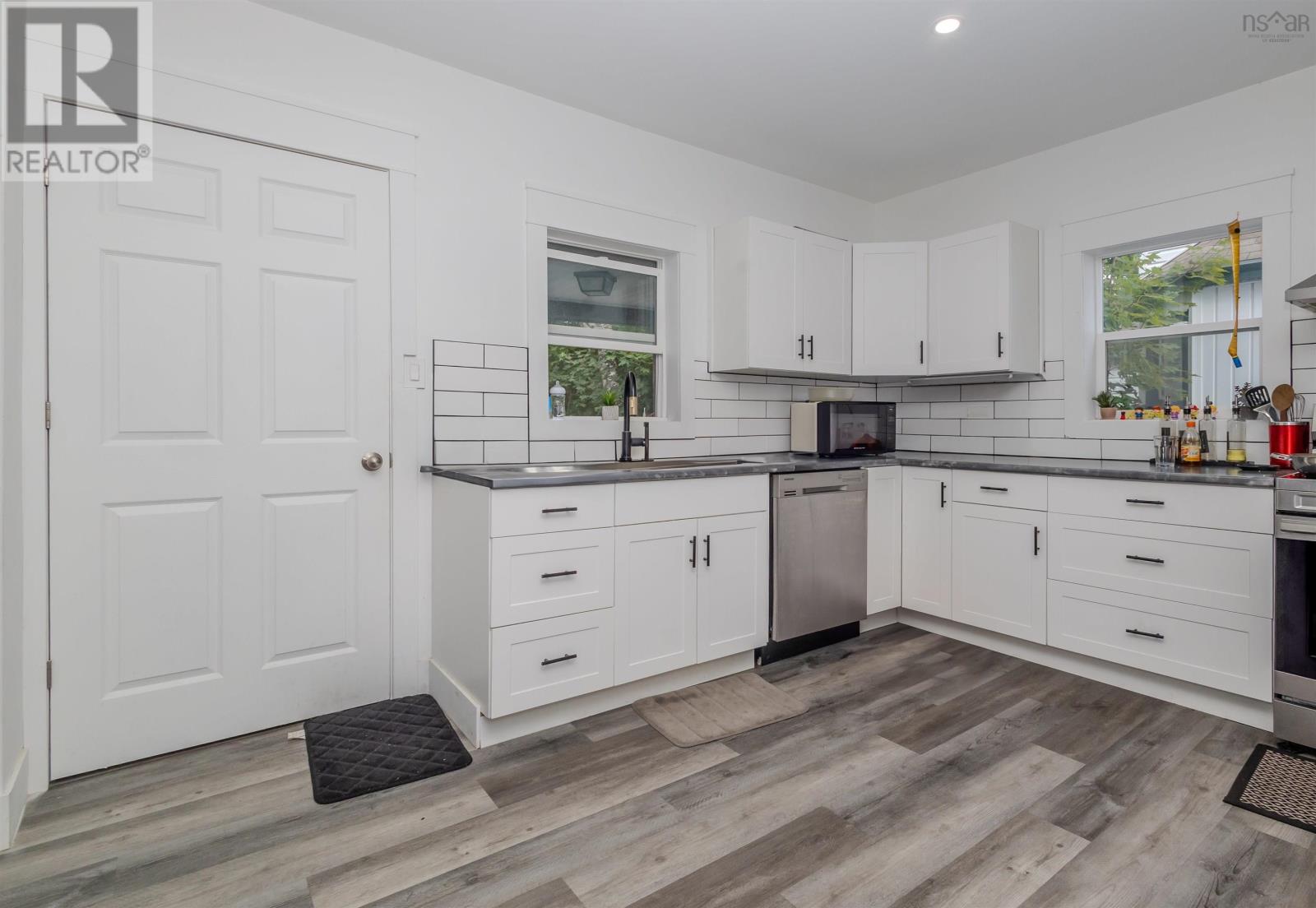 443 Bentinck Street, Sydney, Nova Scotia  B1S 2Y8 - Photo 5 - 202521040