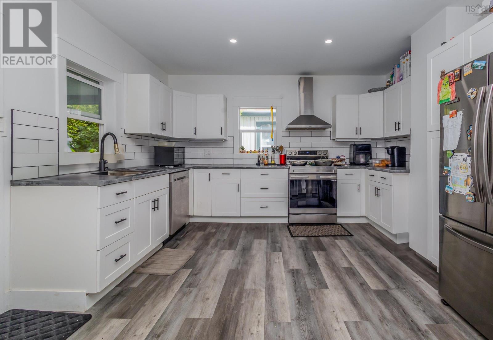 443 Bentinck Street, Sydney, Nova Scotia  B1S 2Y8 - Photo 4 - 202521040