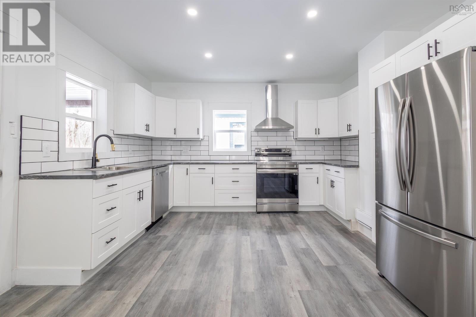 443 Bentinck Street, Sydney, Nova Scotia  B1S 2Y8 - Photo 6 - 202521040