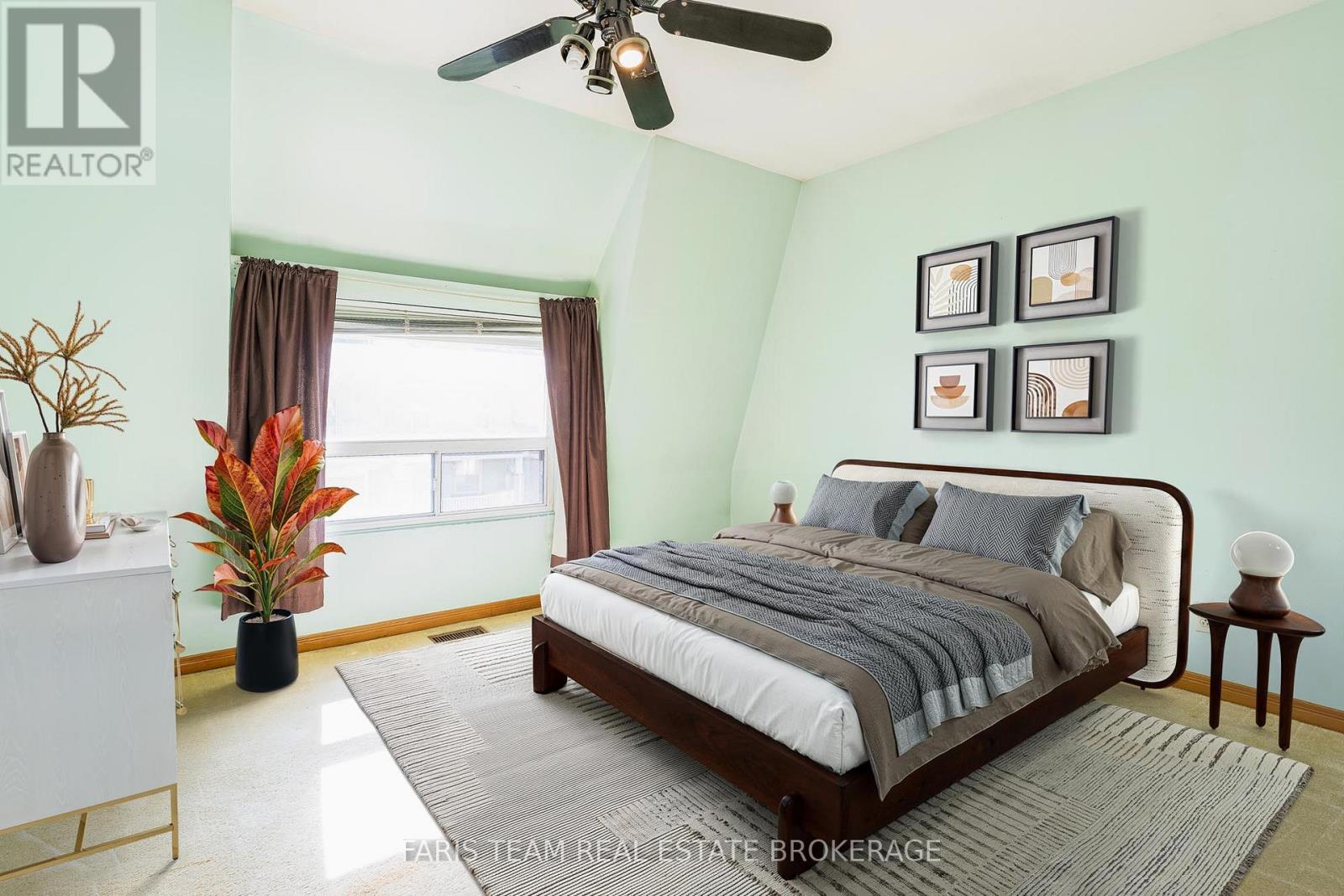 26 Queensdale Avenue, Toronto, Ontario  M4J 1X9 - Photo 12 - E12458067