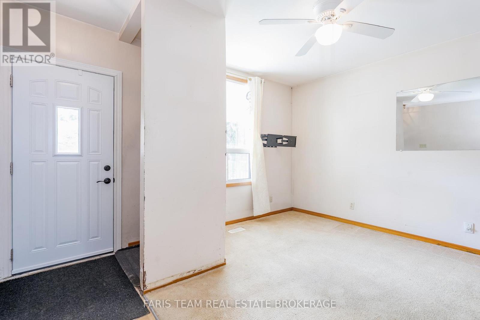 26 Queensdale Avenue, Toronto, Ontario  M4J 1X9 - Photo 4 - E12458067