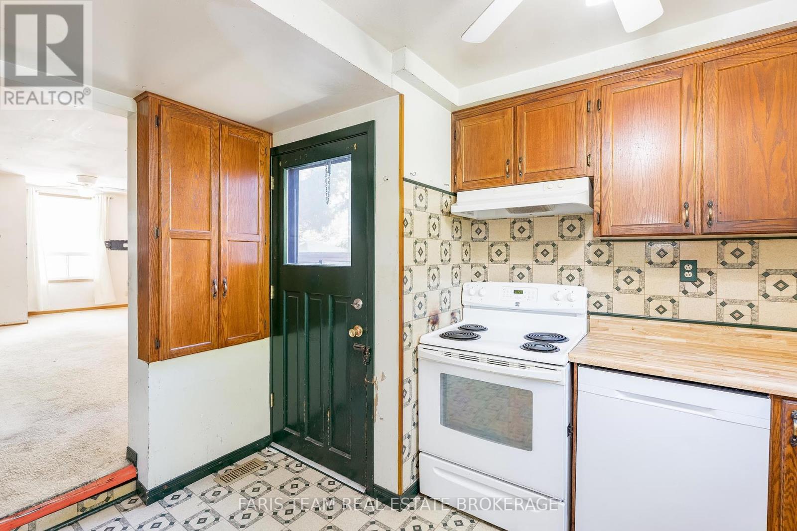 26 Queensdale Avenue, Toronto, Ontario  M4J 1X9 - Photo 7 - E12458067