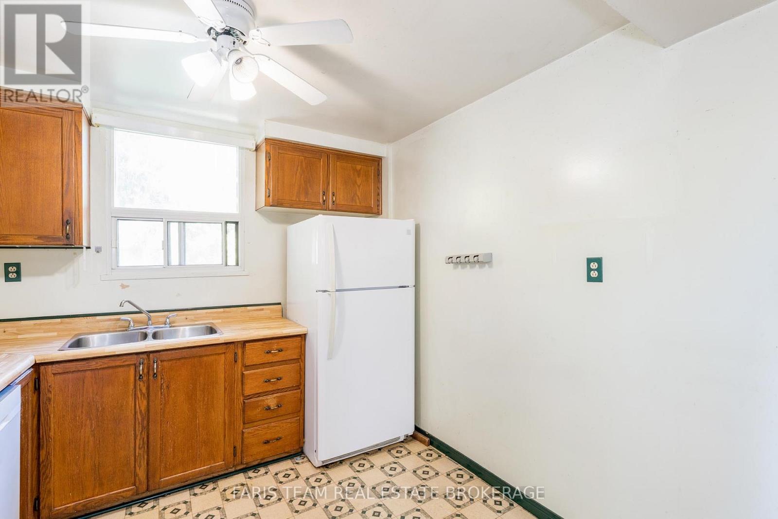 26 Queensdale Avenue, Toronto, Ontario  M4J 1X9 - Photo 8 - E12458067