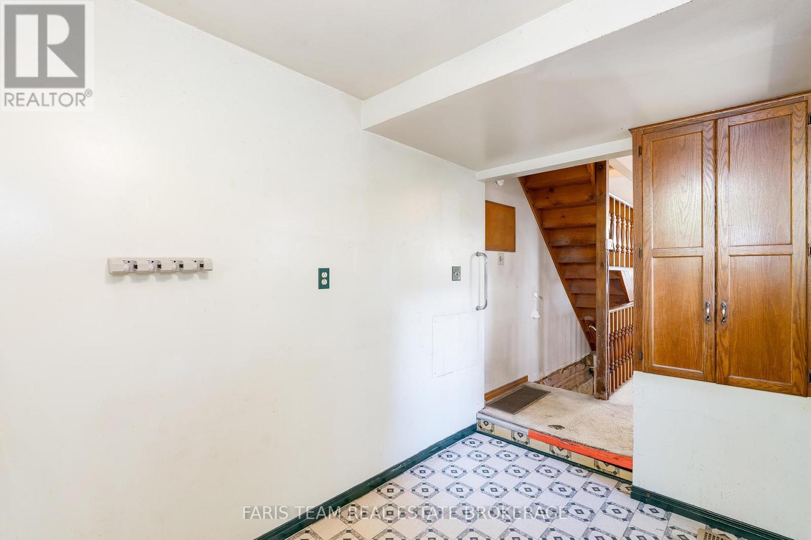 26 Queensdale Avenue, Toronto, Ontario  M4J 1X9 - Photo 9 - E12458067