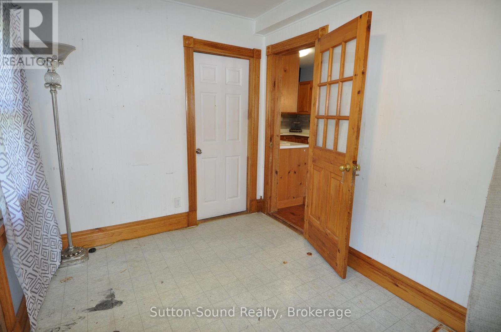 318760 Grey Road 1 Drive, Georgian Bluffs, Ontario  N4K 5N4 - Photo 12 - X12456727