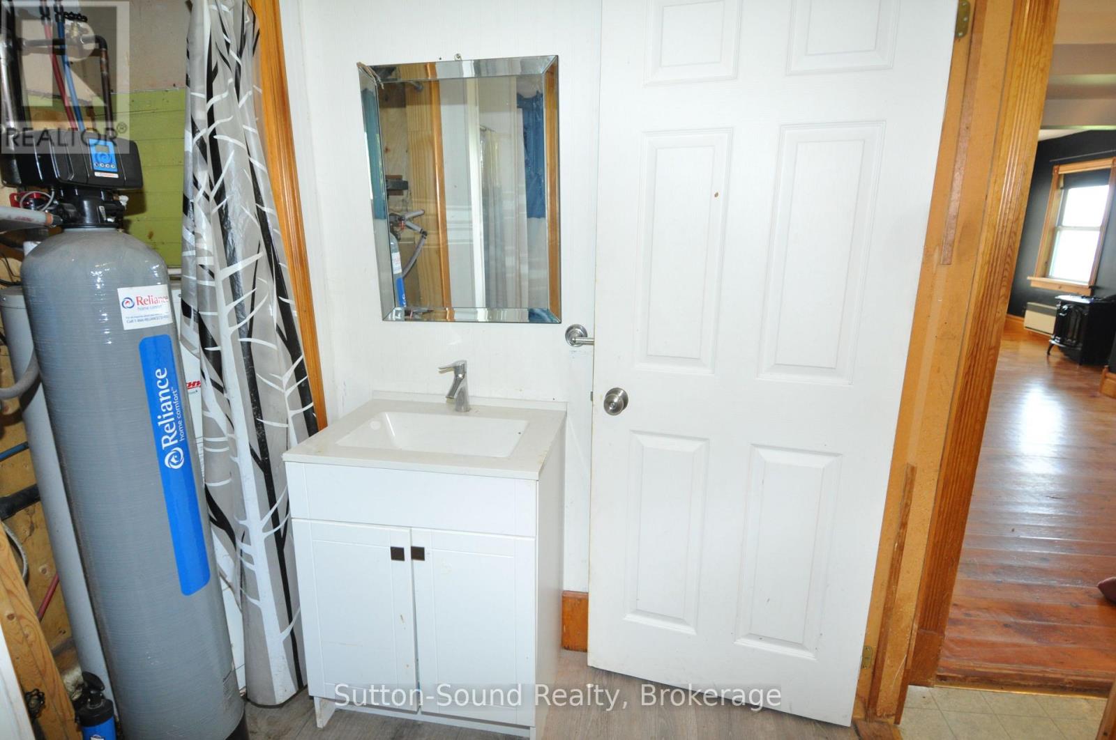 318760 Grey Road 1 Drive, Georgian Bluffs, Ontario  N4K 5N4 - Photo 14 - X12456727