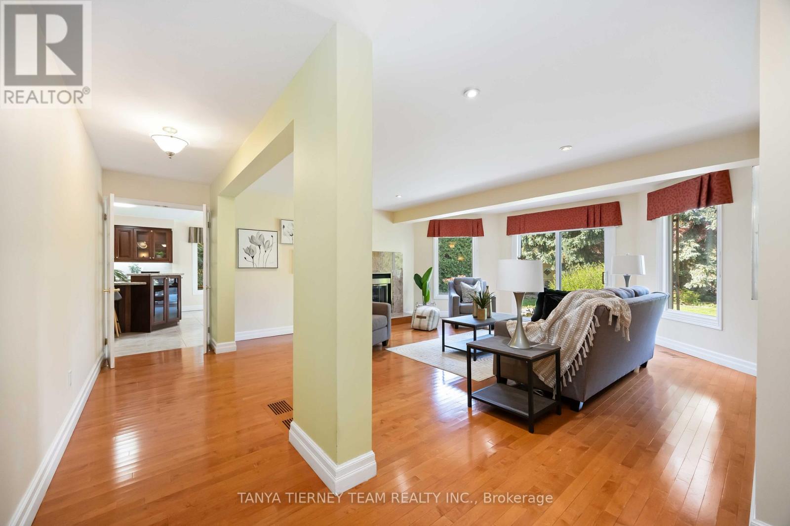 6 Lyndhurst Crescent, Whitby (Williamsburg), Ontario  L1R 1E4 - Photo 13 - E12457293