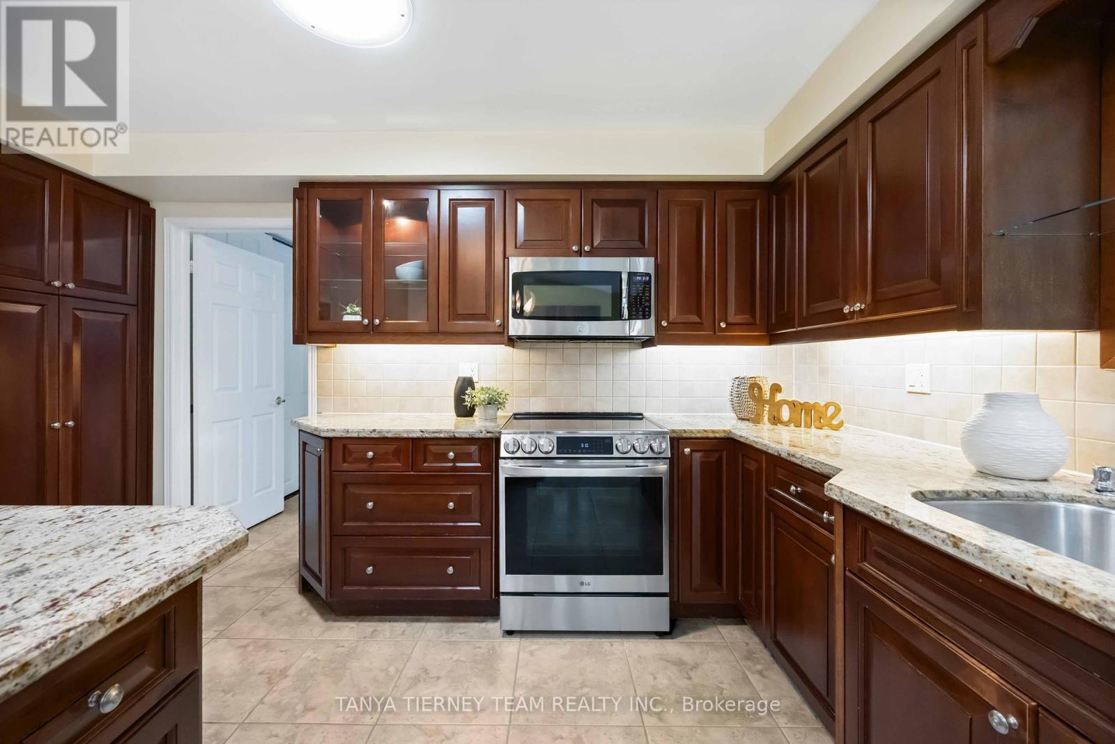 6 Lyndhurst Crescent, Whitby (Williamsburg), Ontario  L1R 1E4 - Photo 17 - E12457293