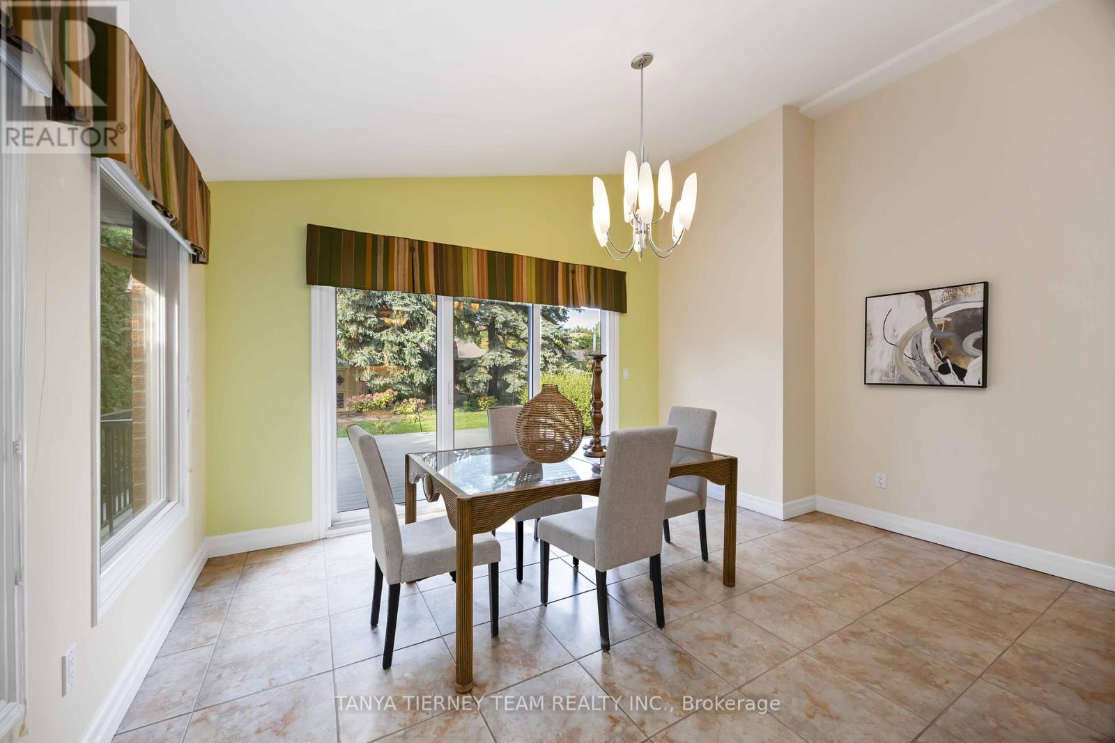6 Lyndhurst Crescent, Whitby (Williamsburg), Ontario  L1R 1E4 - Photo 21 - E12457293