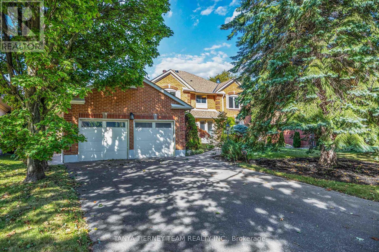 6 Lyndhurst Crescent, Whitby (Williamsburg), Ontario  L1R 1E4 - Photo 3 - E12457293