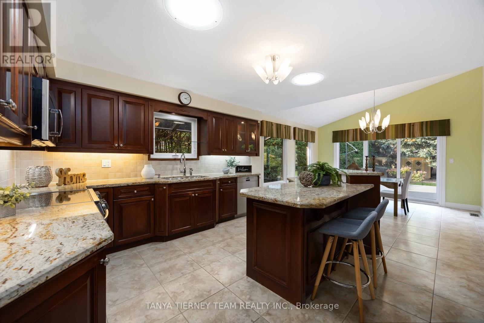 6 Lyndhurst Crescent, Whitby (Williamsburg), Ontario  L1R 1E4 - Photo 19 - E12457293