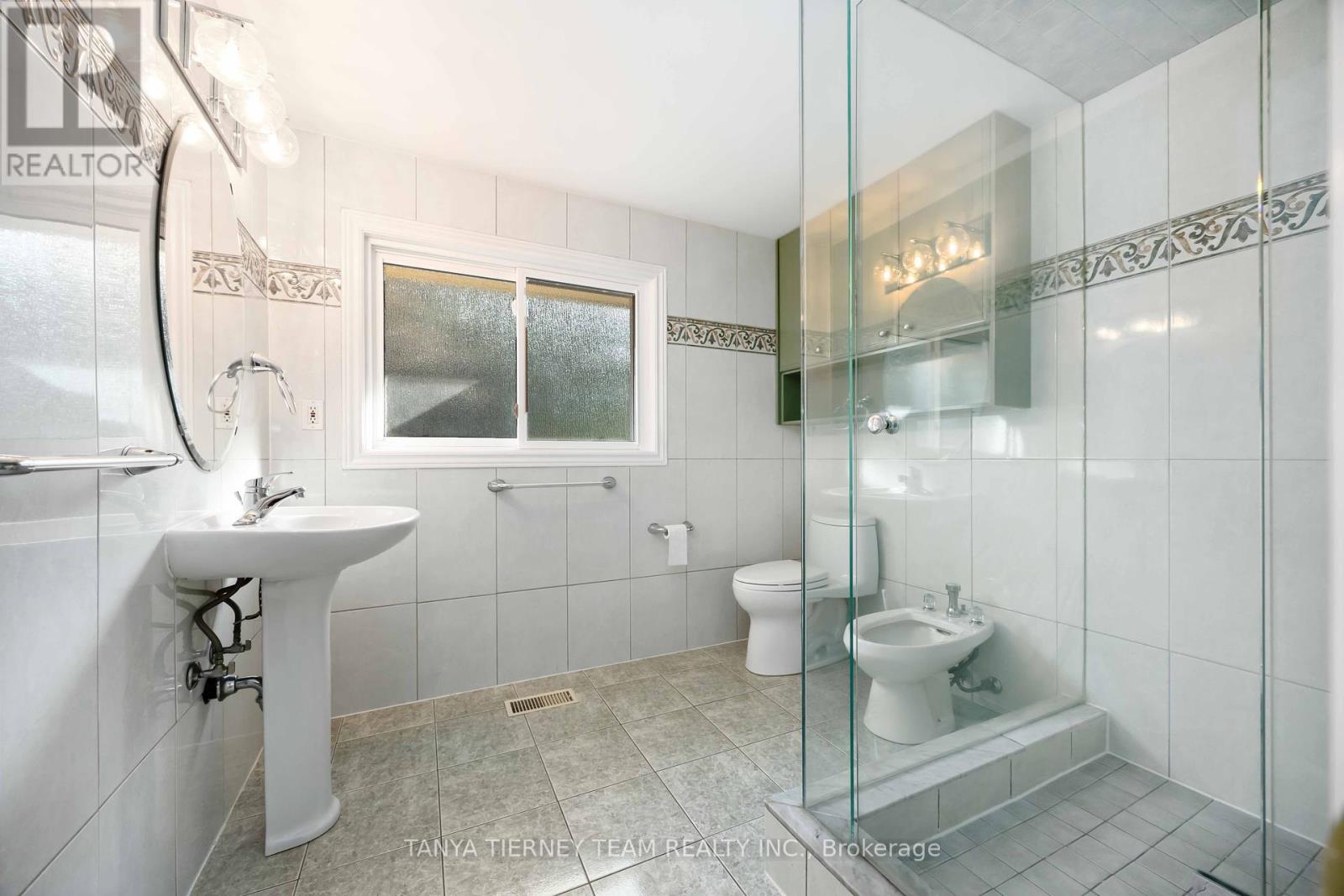 6 Lyndhurst Crescent, Whitby (Williamsburg), Ontario  L1R 1E4 - Photo 39 - E12457293