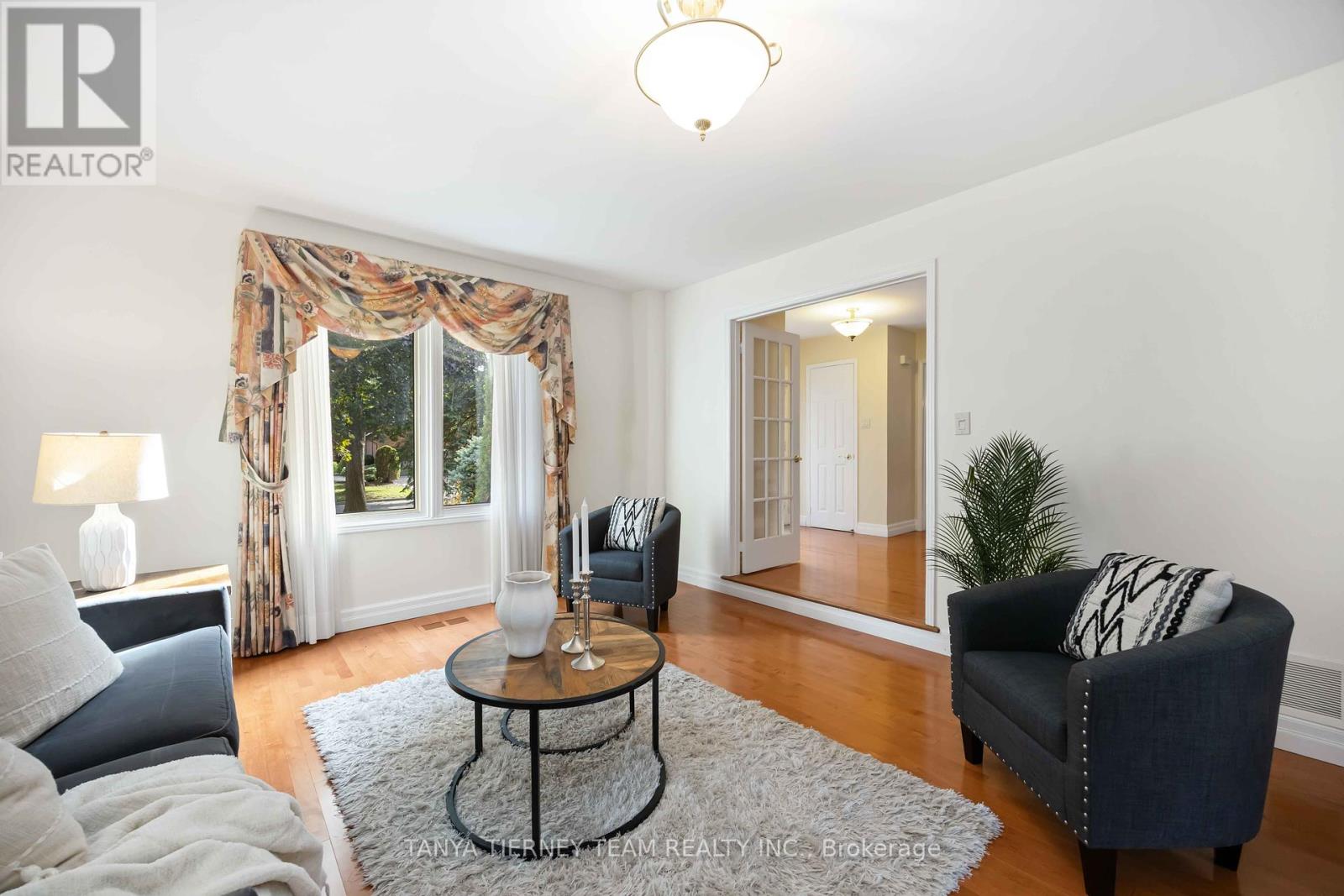 6 Lyndhurst Crescent, Whitby (Williamsburg), Ontario  L1R 1E4 - Photo 8 - E12457293