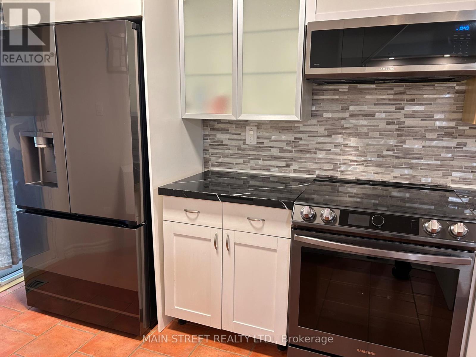 156 Observatory Lane, Richmond Hill, Ontario  L4C 8K8 - Photo 10 - N12458053