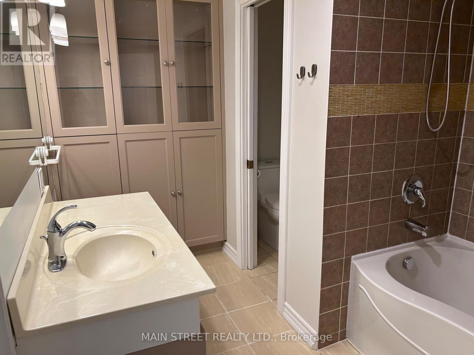 156 Observatory Lane, Richmond Hill, Ontario  L4C 8K8 - Photo 15 - N12458053