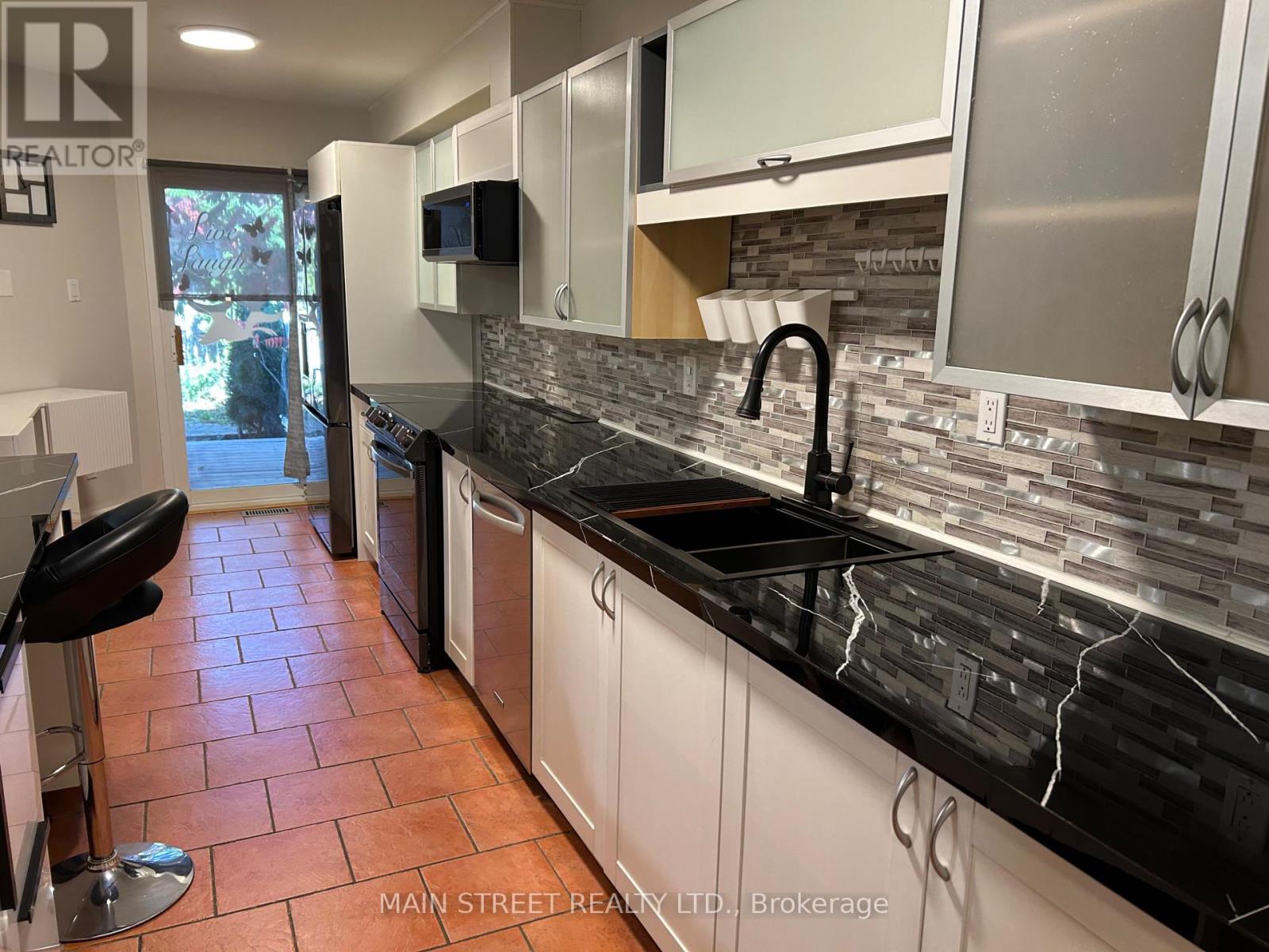156 Observatory Lane, Richmond Hill, Ontario  L4C 8K8 - Photo 8 - N12458053