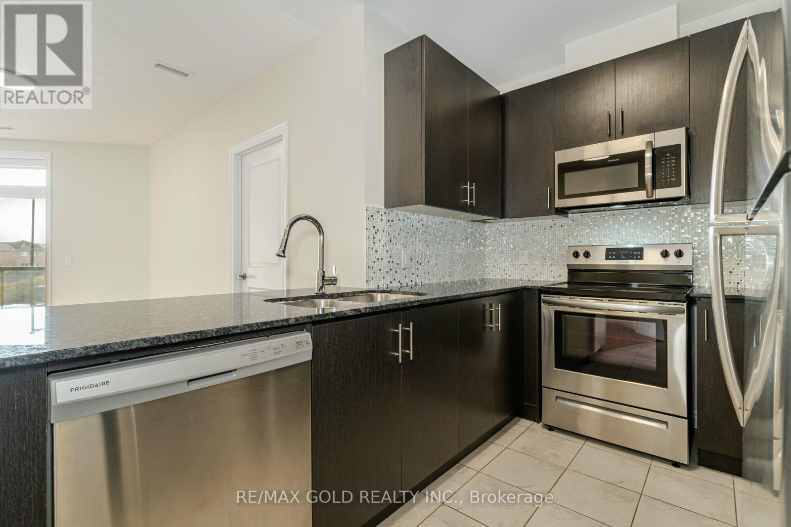209 - 39 New Delhi Drive, Markham, Ontario  L3S 0E1 - Photo 11 - N12458055